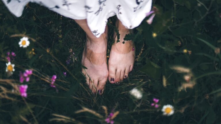 Grounding for Anxiety: Does it Really Reduce Cortisol Levels by 20%? - groundinge