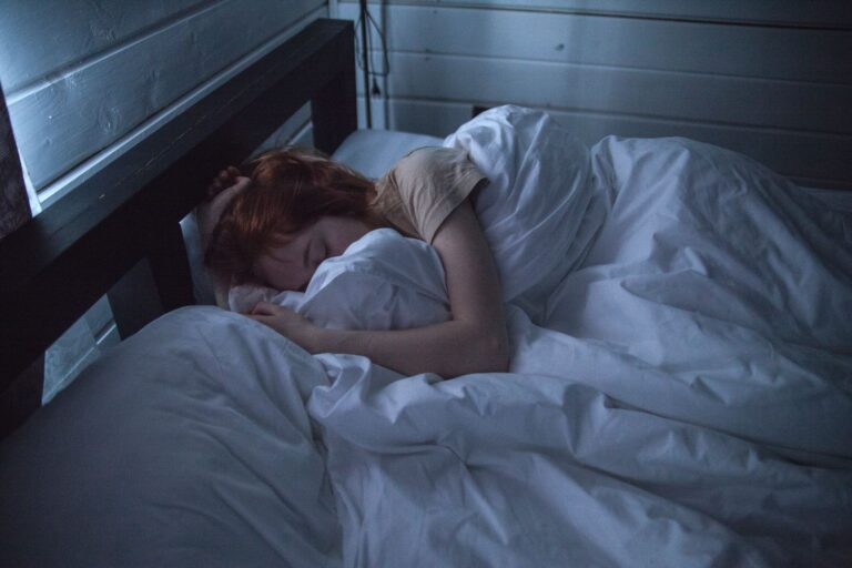 Grounding Sheets vs. EMF Protection Devices: A Sleep Recovery Showdown - groundinge