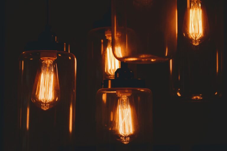 The Exact Lighting I Use at Home to Sleep Better (Amber Light Bulb Guide) - groundinge
